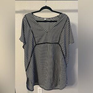 Swim cover up with detailed accent cut. Size l/xl